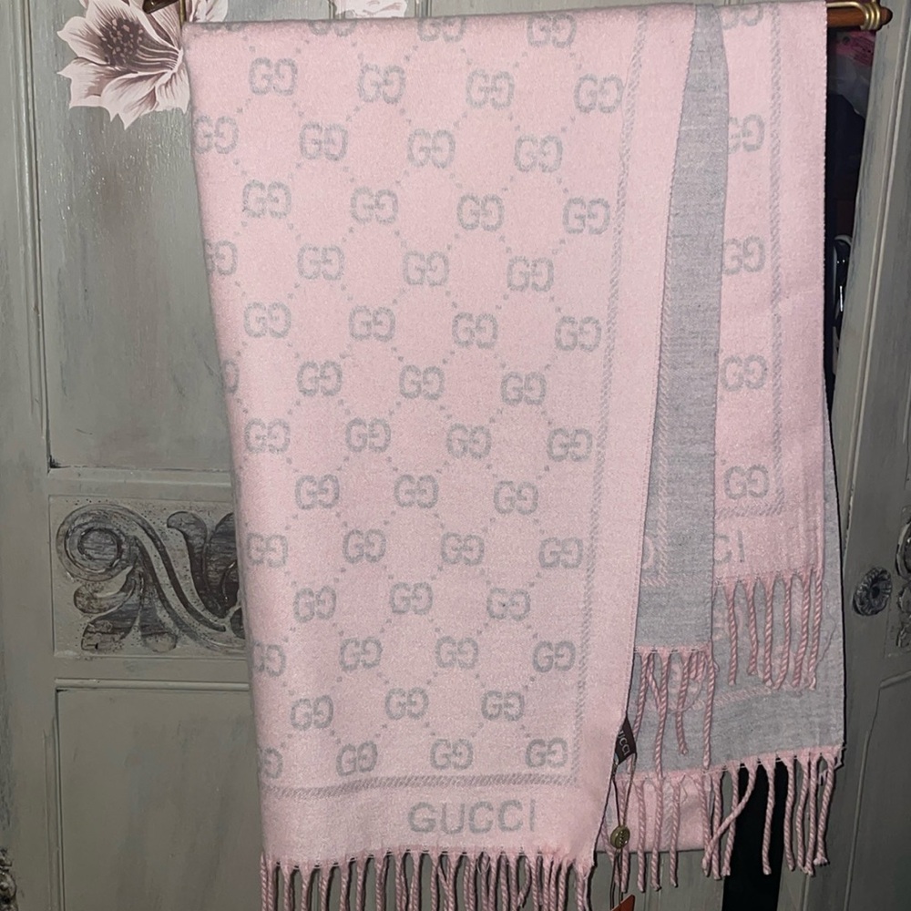 Pink and gray, Gucci, cashmere and silk Long scarf